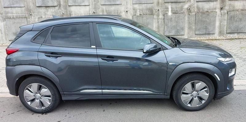 Gebraucht Hyundai Kona 100 kW (136 PS) 2021 Grau SUV