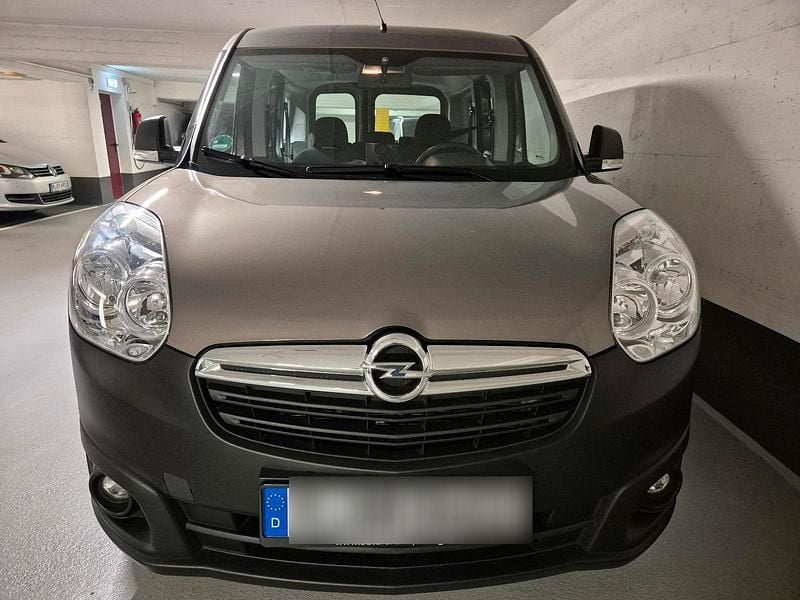 Grau Gebraucht 2017 Opel Combo Van / Kleinbus | 11.500 € (Teuer) - Bild 1/4
