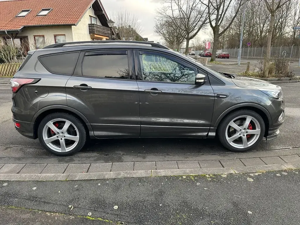 Gebraucht Ford Kuga 182 PS (133 kW) 2018 Grau SUV