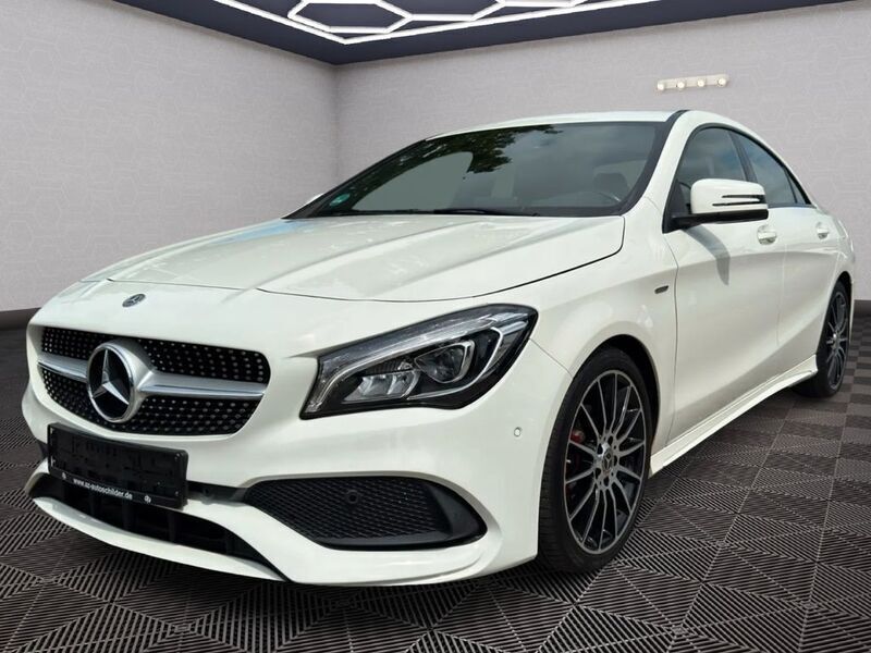 Weiß Gebraucht 2017 Mercedes CLA180 AMG line Limousine | 18.300 € (Fairer Preis) - Bild 1/4