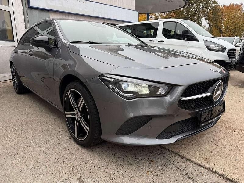 Mountaingrau Gebraucht 2022 Mercedes CLA200 Kombi | 17.999 € (Guter Preis) - Bild 1/4