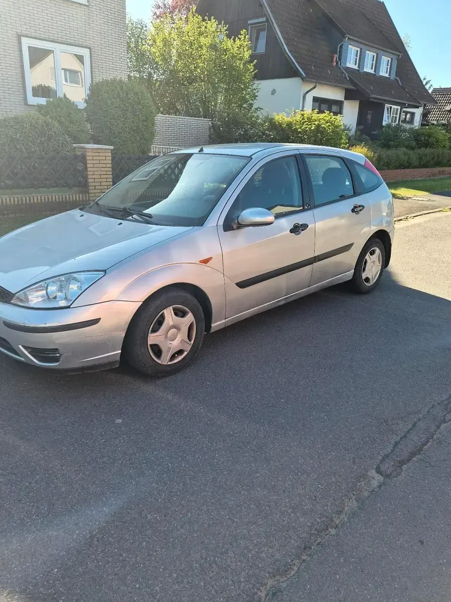 Second-hand Ford Focus 101 CP (74 kW) 2002 Argintiu Hatchback