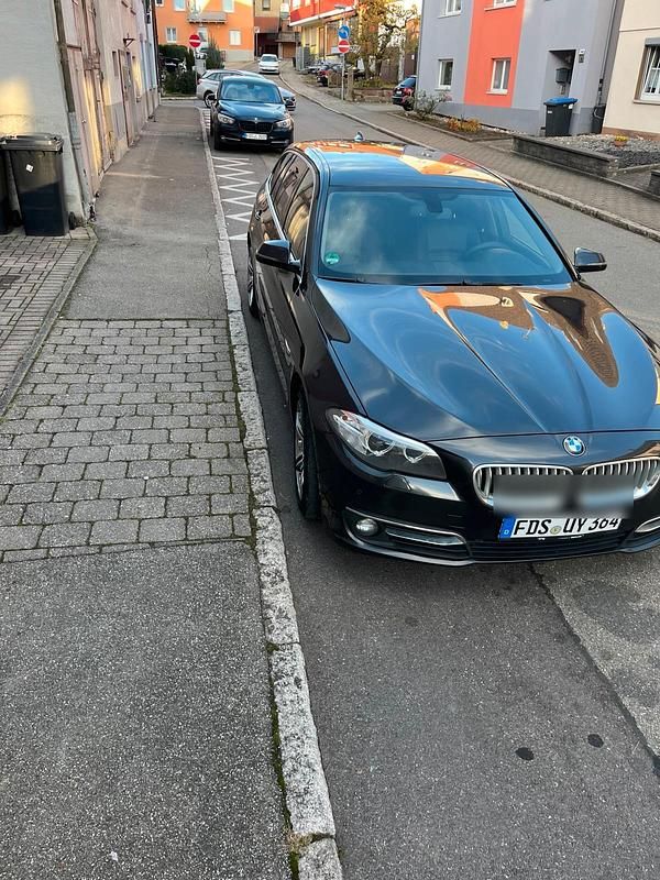 Grau Gebraucht 2013 BMW 530 Kombi | 9.900 € (Superpreis) - Bild 1/4