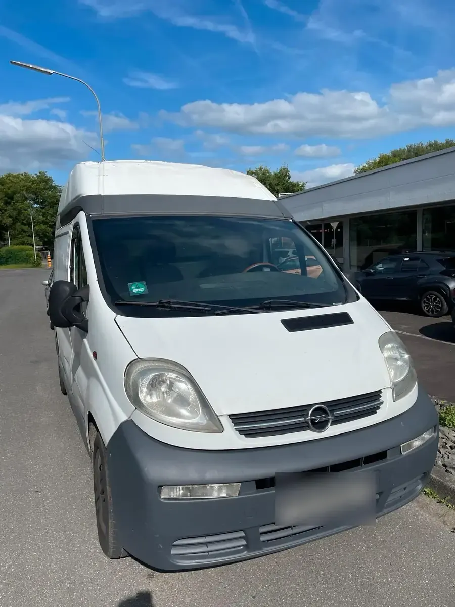 Gebraucht Opel Vivaro 101 PS (74 kW) 2004 Weiß Van / Kleinbus