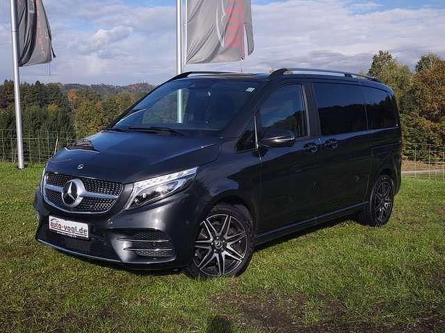 Graphitgrau metallic Gebraucht 2022 Mercedes V300 AMG Van / Kleinbus | 59.500 € (Guter Preis) - Bild 1/4