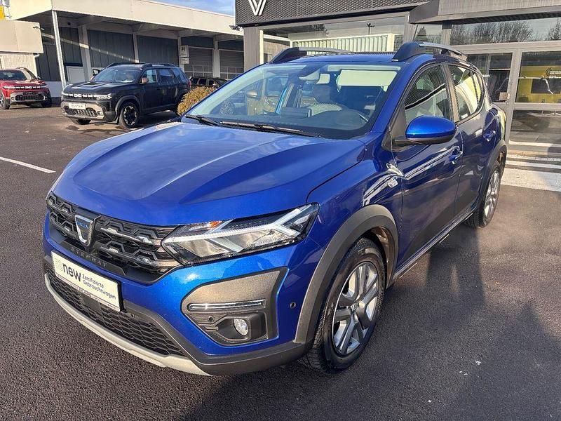 Blau Gebraucht 2023 Dacia Sandero Stepway SUV | 16.490 € (Fairer Preis) - Bild 1/4