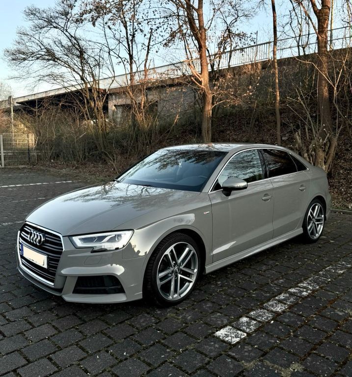 Grau Gebraucht 2019 Audi A3 S-Line Limousine | 19.000 € (Superpreis) - Bild 1/4