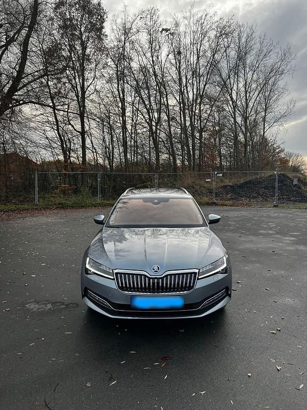 Gebraucht Skoda Superb Premium Edition 190 PS (139 kW) 2019 Grau Limousine