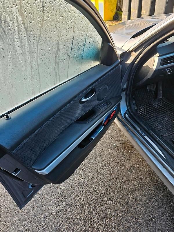 Gebraucht BMW 330 197 PS (144 kW) 2008 Grau Kombi