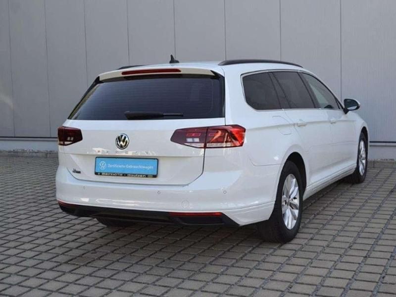 Gebraucht VW Passat Business 150 PS (110 kW) 2020 Weiß (pure white) Kombi