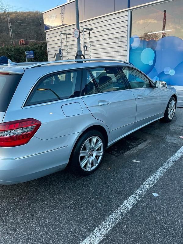 Gebraucht Mercedes E350 265 PS (194 kW) 2012 Silber Kombi