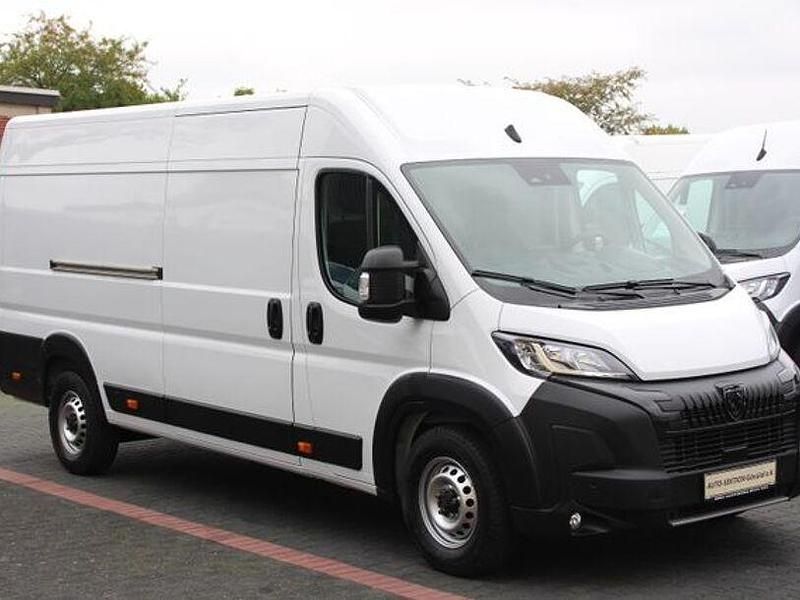Weiß icy Gebraucht 2024 Peugeot Boxer Van | 24.988 € (Guter Preis) - Bild 1/4