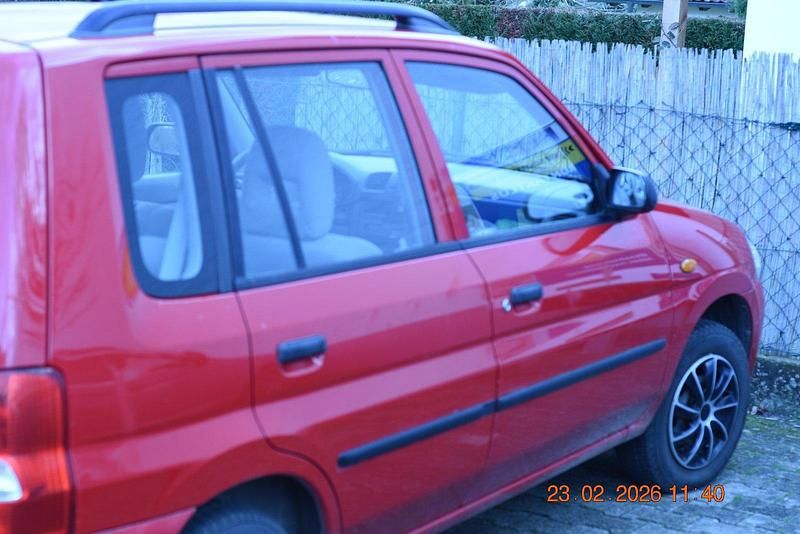 Usado Mazda Demio 63 HP (46 kW) 2000 Vermelho Citadino