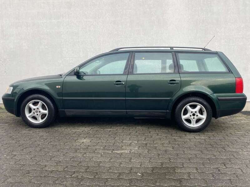 Grün Gebraucht 1998 VW Passat S Kombi | 1.850 € (Guter Preis) - Bild 1/4