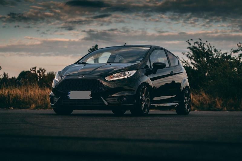 Schwarz Gebraucht 2014 Ford Fiesta ST Kleinwagen | 7.990 € - Bild 1/4