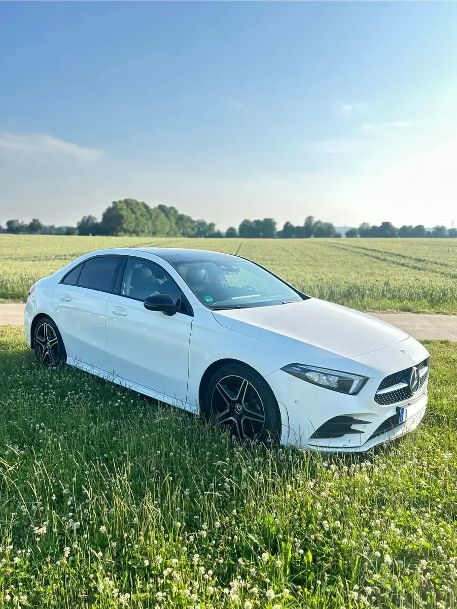 Gebraucht Mercedes A180 AMG line 136 PS (100 kW) 2020 Weiß Limousine