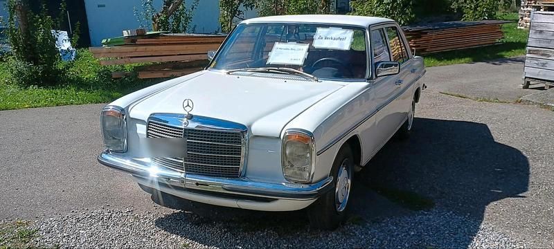 Weiß Gebraucht 1975 Mercedes W115 Limousine | 7.990 € - Bild 1/4