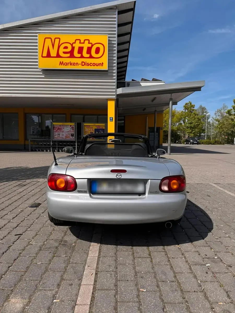 Usata Mazda MX5 140 CV (102 kW) 2000 Argento Cabrio