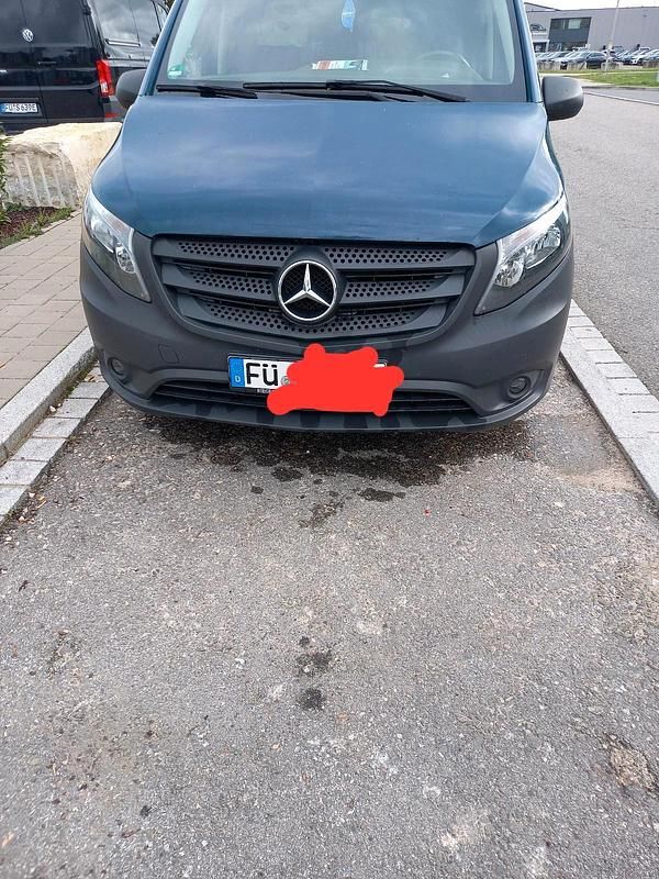 Blau Gebraucht 2018 Mercedes Vito Van / Kleinbus | 25.500 € (Teuer) - Bild 1/4