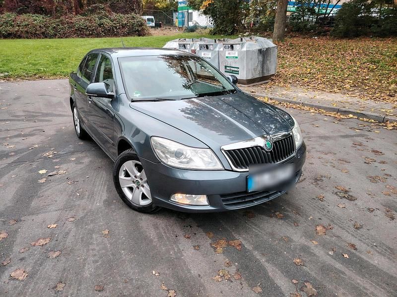 Grau Gebraucht 2009 Skoda Octavia Limousine | 4.300 € (Guter Preis) - Bild 1/4