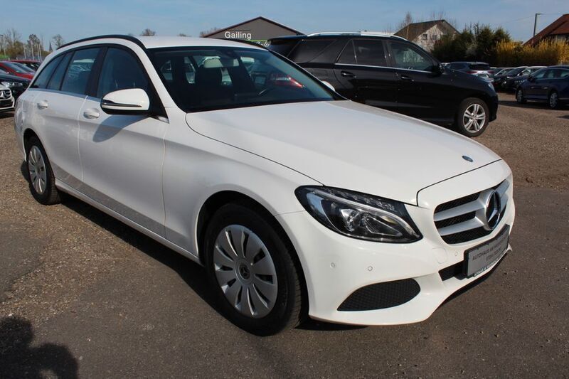 Weiß Gebraucht 2017 Mercedes C180 Business Limousine | 11.295 € (Superpreis) - Bild 1/4