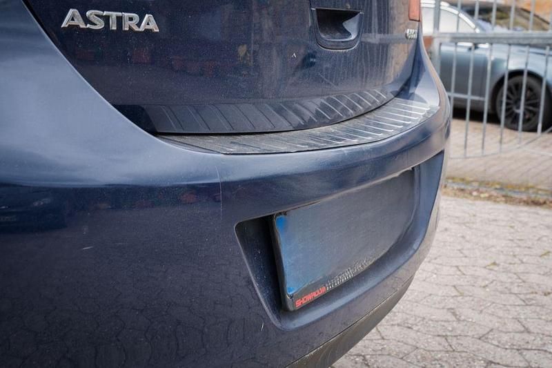 Usata Opel Astra Selection 87 CV (63 kW) 2011 Blu Berlina