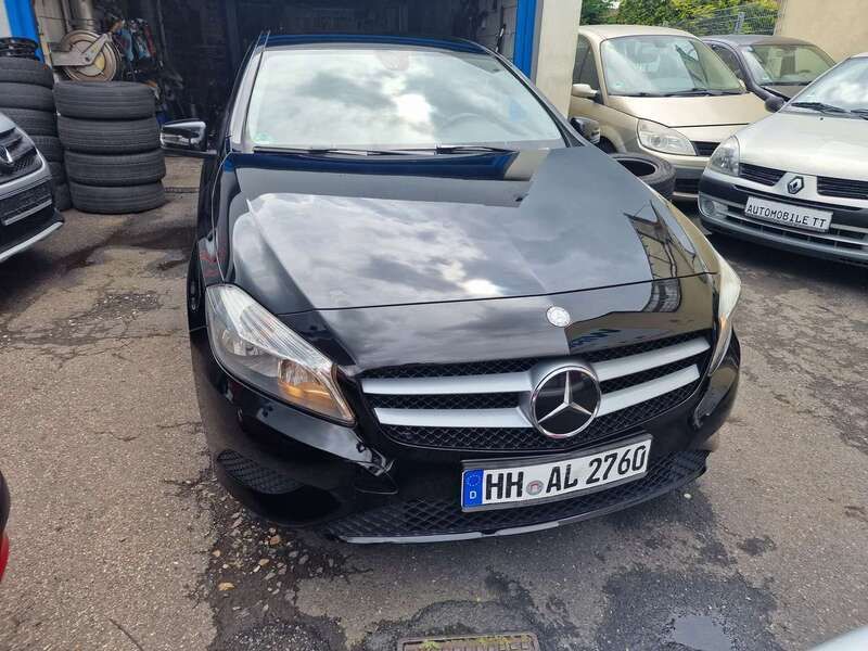 Nachtschwarz Gebraucht 2012 Mercedes A180 Kleinwagen | 5.490 € (Superpreis) - Bild 1/4