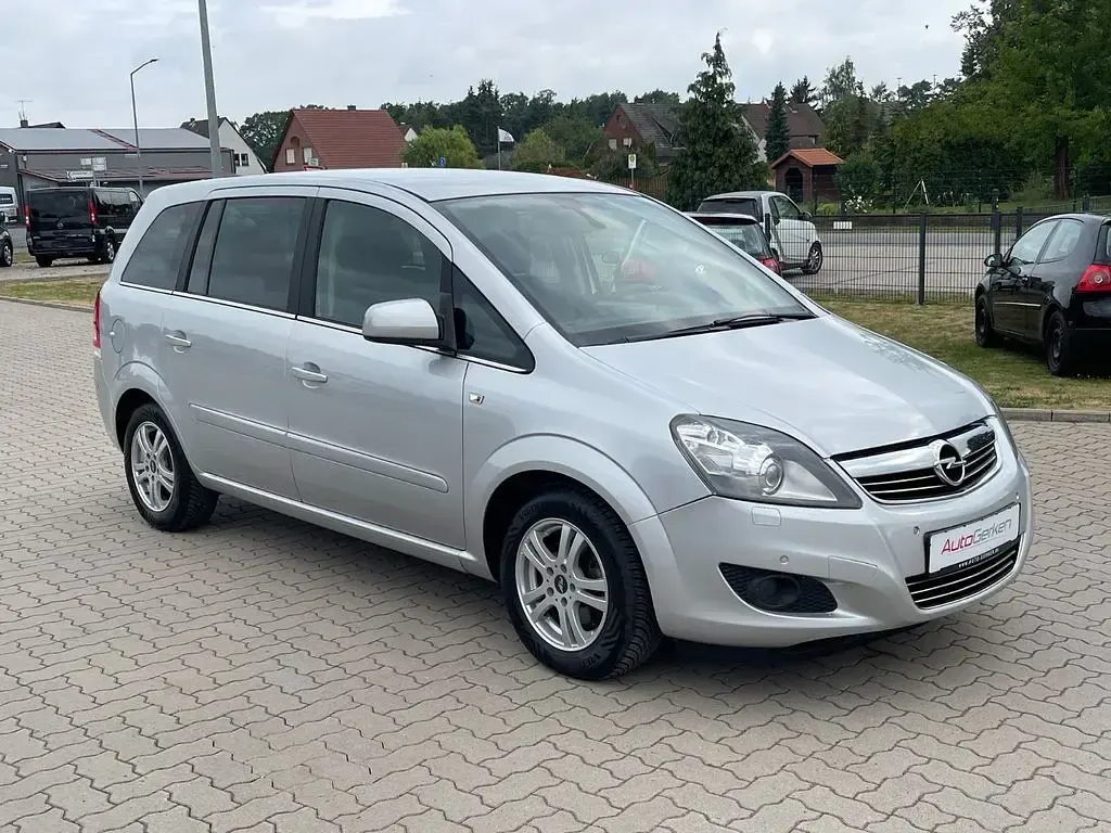 Gebraucht Opel Zafira Design Edition 116 PS (85 kW) 2011 Argonsilber/sovereign/switchblad metallic Van / Kleinbus