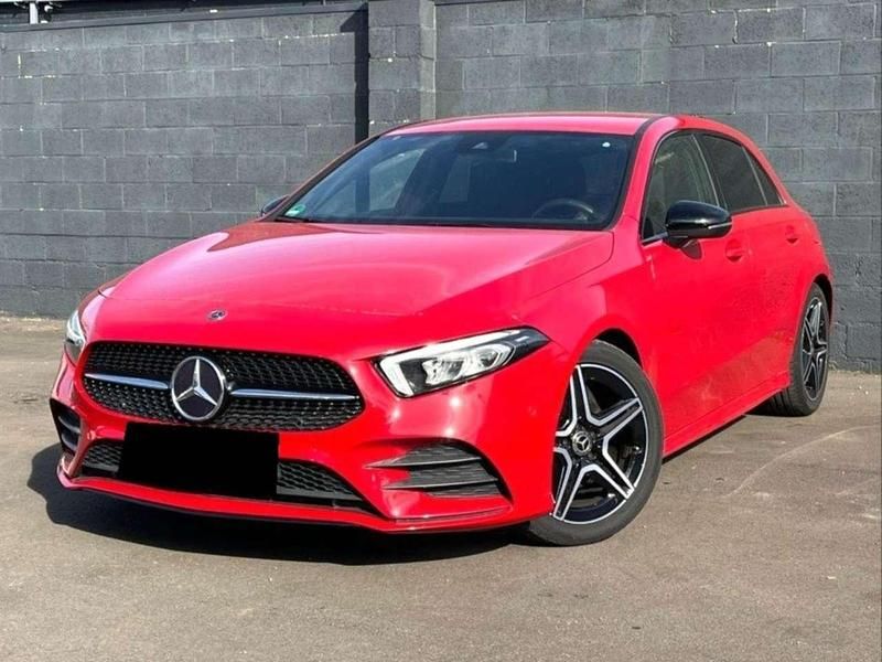 Rot Gebraucht 2019 Mercedes A180 AMG line Limousine | 18.700 € (Superpreis) - Bild 1/4