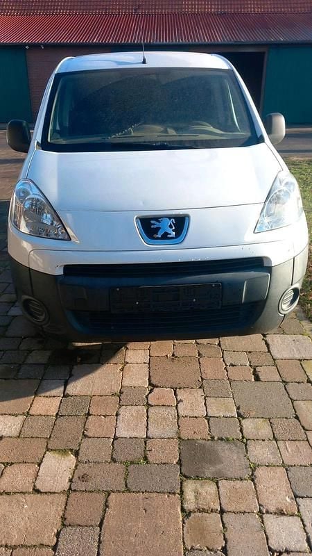 Weiß Gebraucht 2010 Peugeot Partner | 3.500 € (Fairer Preis) - Bild 1/4