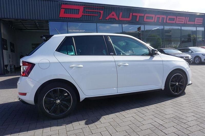 Moonweiß Gebraucht 2021 Skoda Fabia Monte Carlo Limousine | 15.990 € (Fairer Preis) - Bild 1/4
