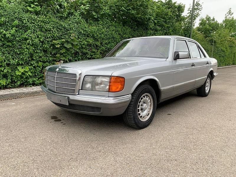 Silber Gebraucht 1983 Mercedes E280 Limousine | 7.200 € - Bild 1/4
