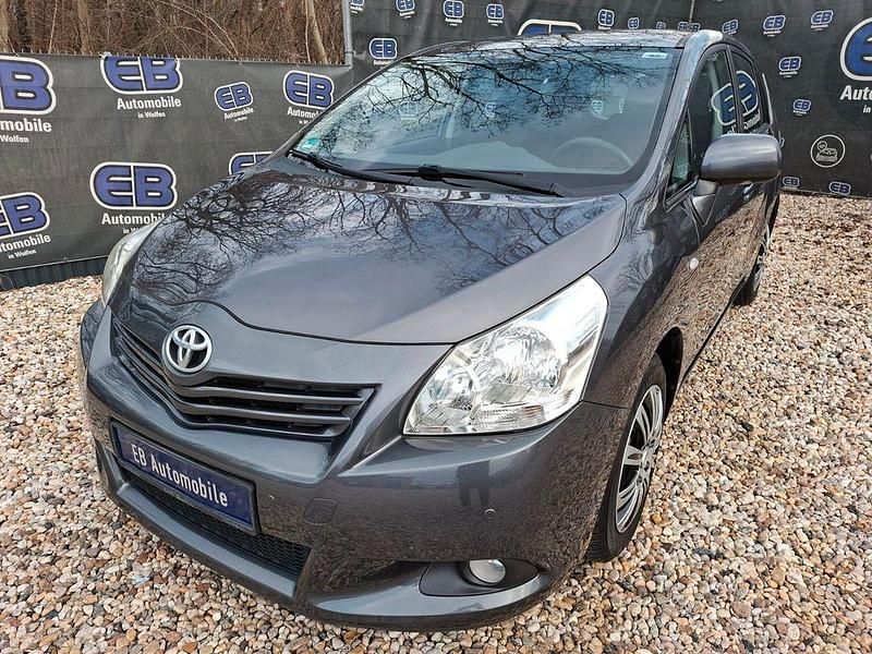 Gebraucht Toyota Verso Edition 147 PS (108 kW) 2011 Grau Van / Kleinbus