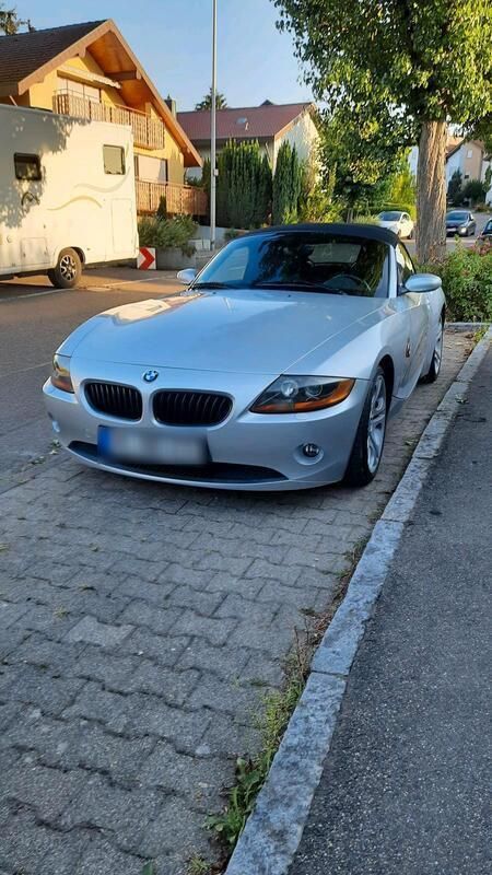 Silber Gebraucht 2004 BMW Z4 Cabrio | 10.750 € (Etwas zu teuer) - Bild 1/4