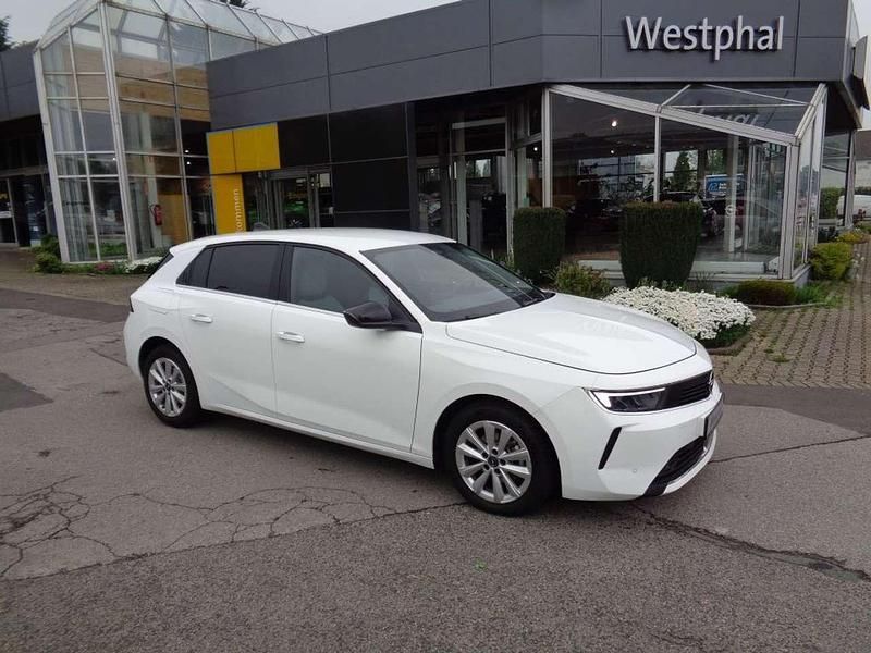 Arktis weiß (uni) Gebraucht 2023 Opel Astra Elegance Limousine | 22.970 € (Fairer Preis) - Bild 1/4