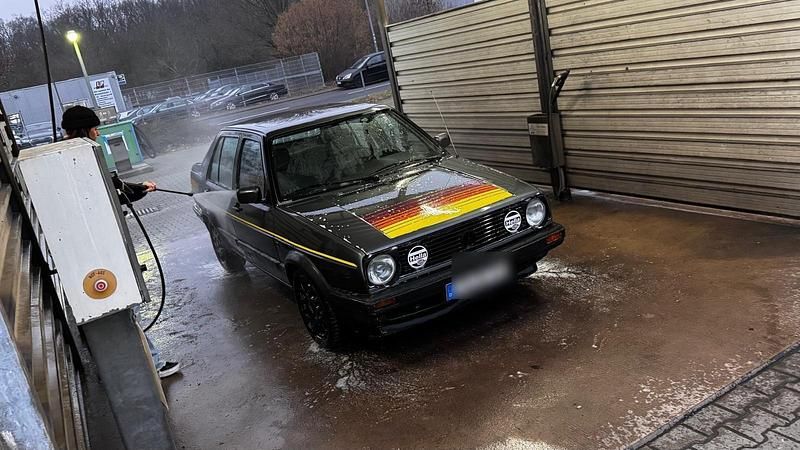 Schwarz Gebraucht 1989 VW Jetta Kleinwagen | 3.800 € - Bild 1/4