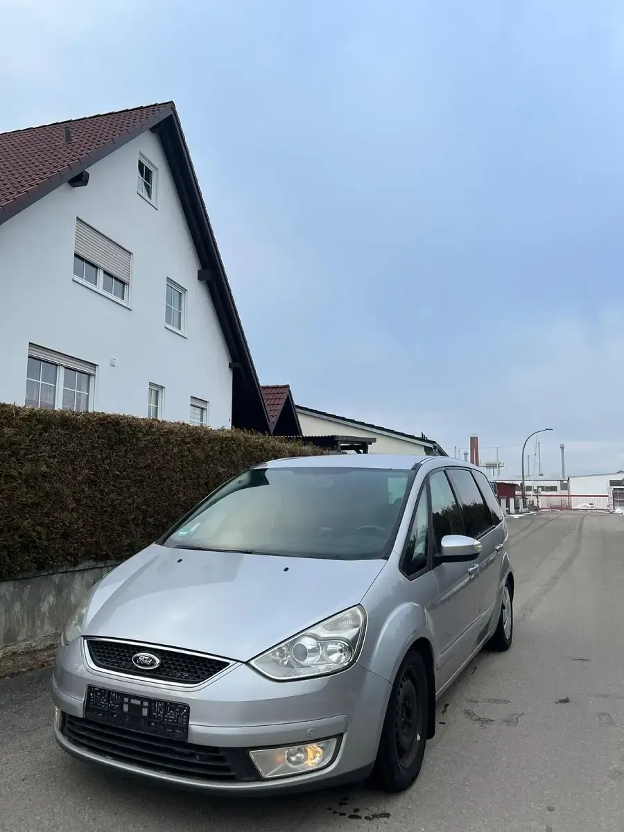 Second-hand Ford Galaxy 140 CP (102 kW) 2007 Argintiu Monovolum