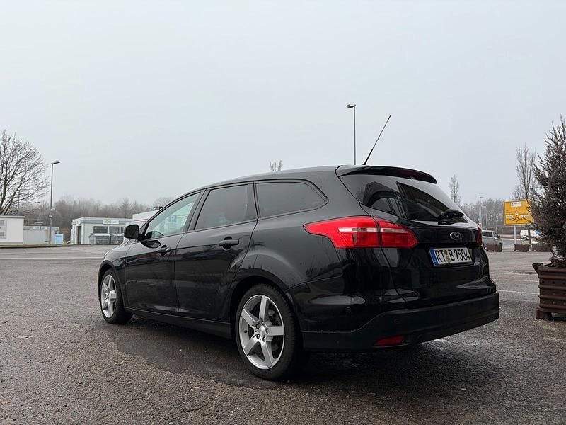 Gebraucht Ford Focus 120 PS (88 kW) 2016 Schwarz Kombi