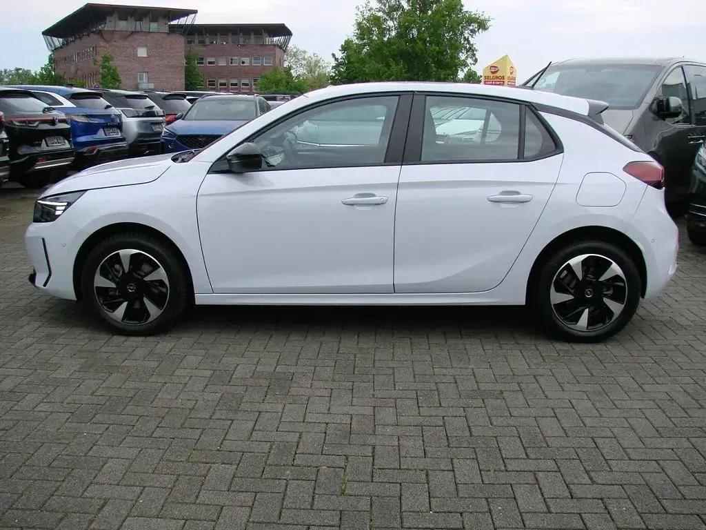 Używany Opel Corsa-e Edition 114 kW (156 KM) 2025 Biały Hatchback