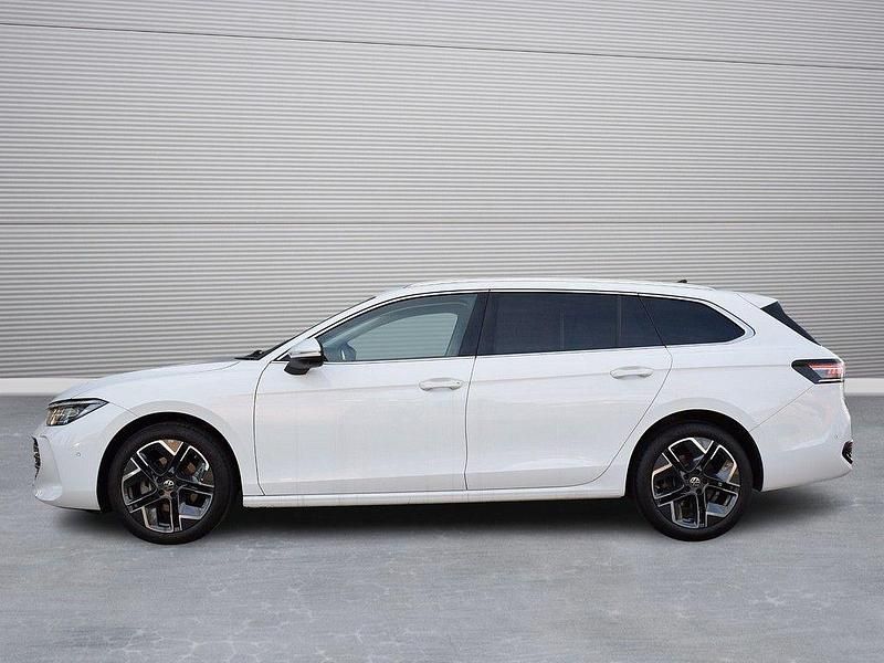 Gebraucht VW Passat Elegance 150 PS (110 kW) 2024 Weiß Kombi