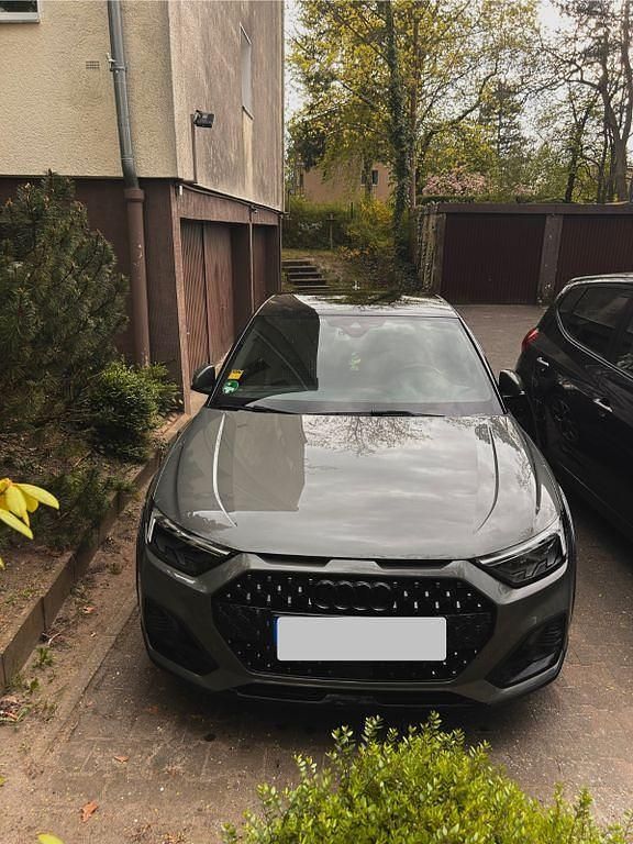 Grau Gebraucht 2022 Audi A1 Sport Kleinwagen | 23.500 € (Fairer Preis) - Bild 1/4