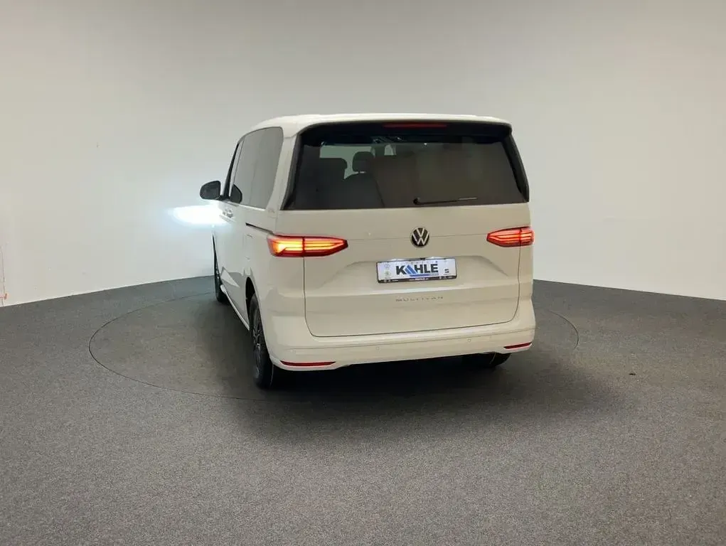 Gebraucht VW Multivan Life 150 PS (110 kW) 2026 Weiß Van / Kleinbus
