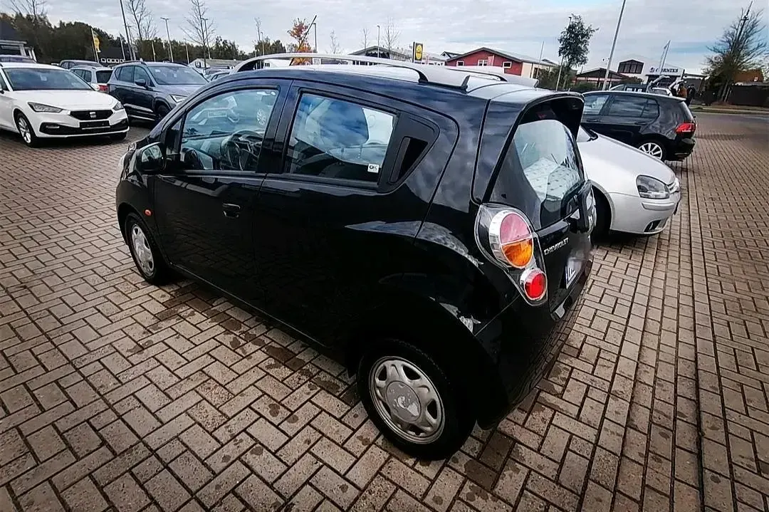 Gebraucht Chevrolet Spark 82 PS (60 kW) 2010 Schwarz Kleinwagen