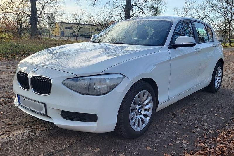 Weiß Gebraucht 2012 BMW 114 Kleinwagen | 7.700 € (Fairer Preis) - Bild 1/4