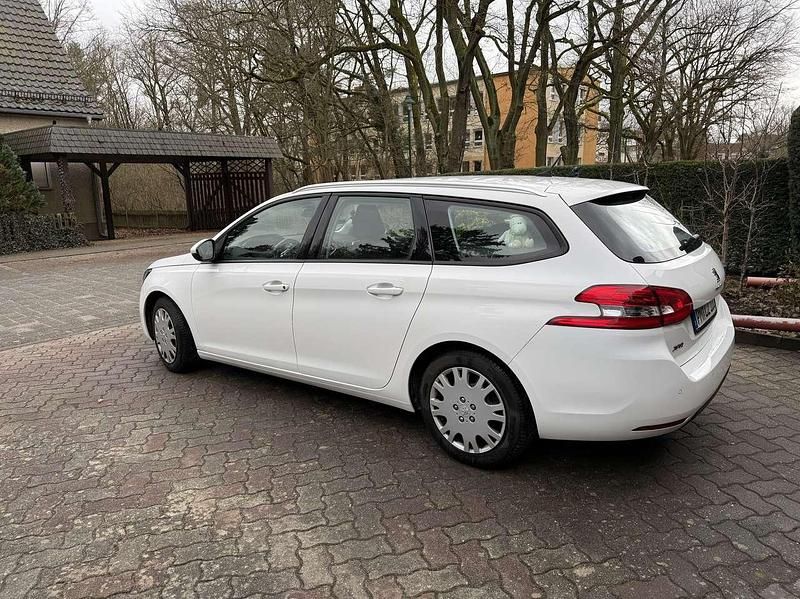 Gebraucht Peugeot 308 SW 131 PS (96 kW) 2018 Weiß Kombi