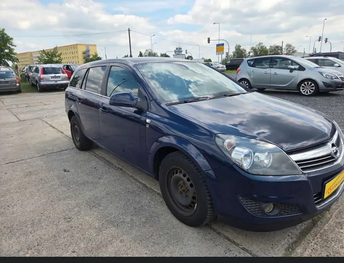 Gebraucht Opel Astra Edition 110 PS (80 kW) 2010 Royal blau (s2) Kombi