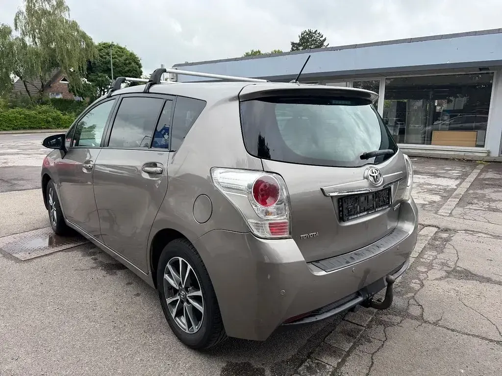 Gebraucht Toyota Verso Skyview Edition 111 PS (81 kW) 2014 Van / Kleinbus