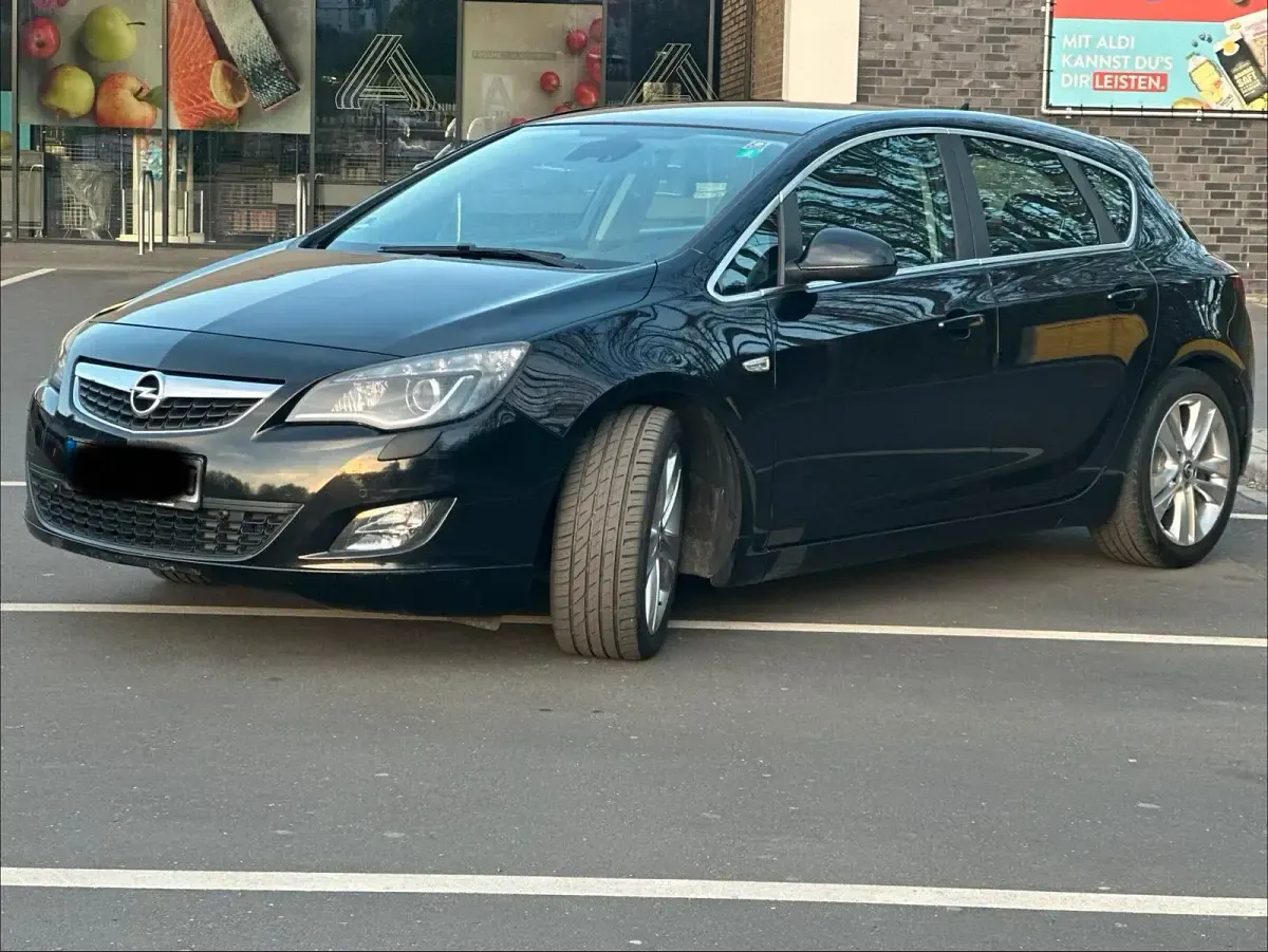 Usata Opel Astra 110 CV (80 kW) 2011 Nero Utilitaria