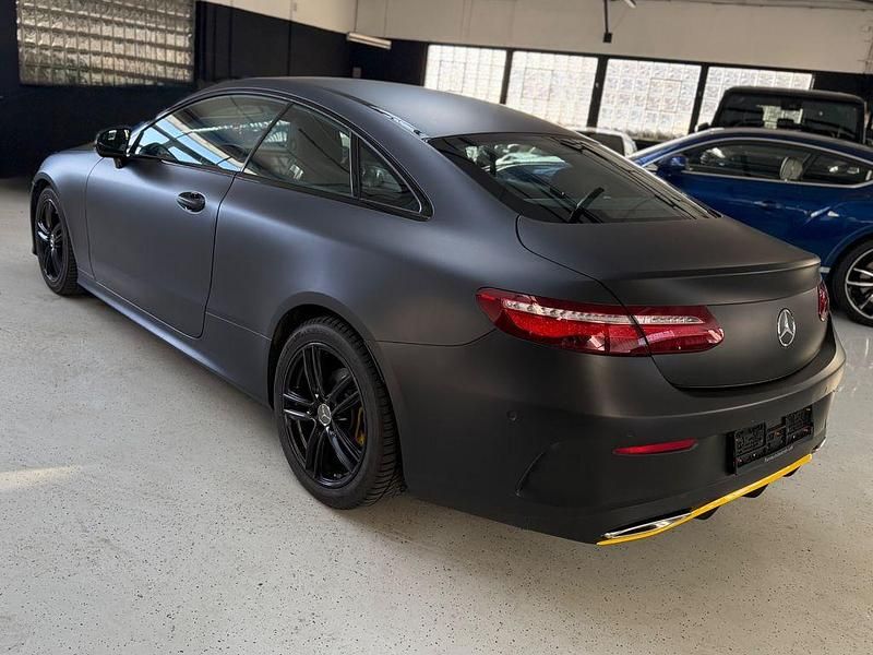 Gebraucht Mercedes E200 AMG 184 PS (135 kW) 2017 Silber Coupé