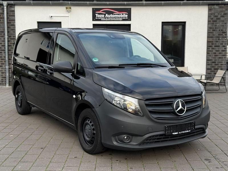 Schwarz Gebraucht 2021 Mercedes Vito Van / Kleinbus | 22.610 € (Superpreis) - Bild 1/4